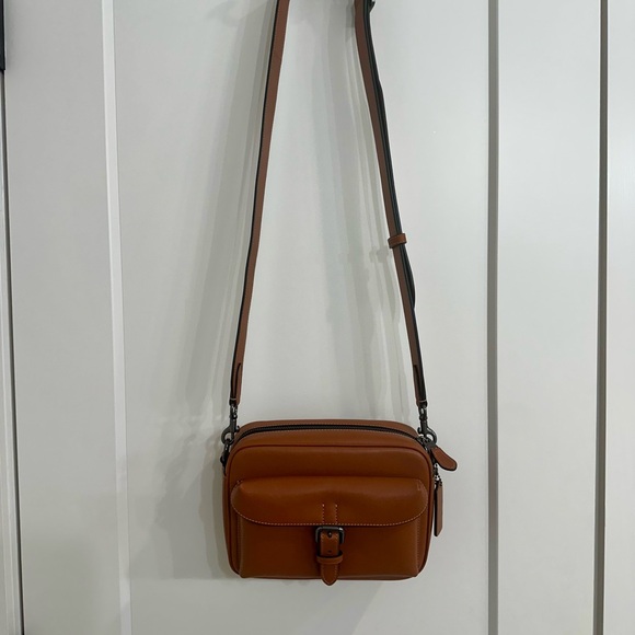 Coach Warner Tan Leather Crossbody Messenger with Front Buckle - Picture 2 of 10